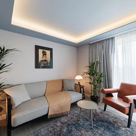 Hotel Muze - Handwritten Collection