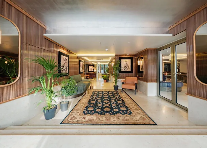 Muze - Handwritten Collection