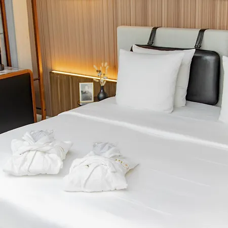 Hotel Muze - Handwritten Collection