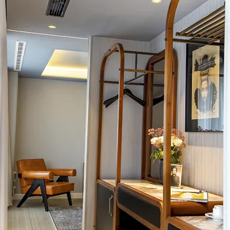 Muze - Handwritten Collection Hotel