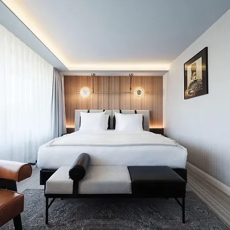 Hotel Muze - Handwritten Collection