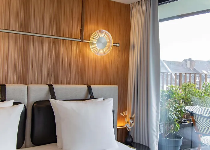 Hotel Muze - Handwritten Collection