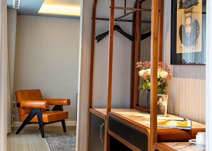 Hotel Muze - Handwritten Collection 4*