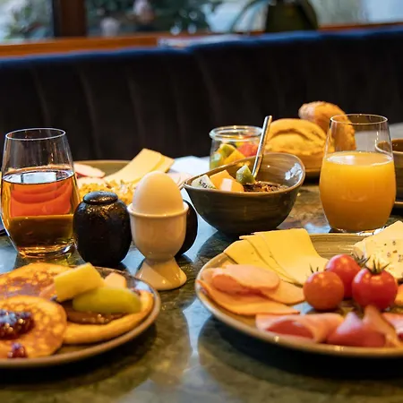 Muze - Handwritten Collection