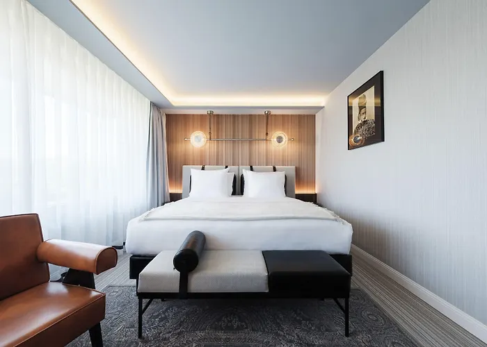 Hotel Muze - Handwritten Collection